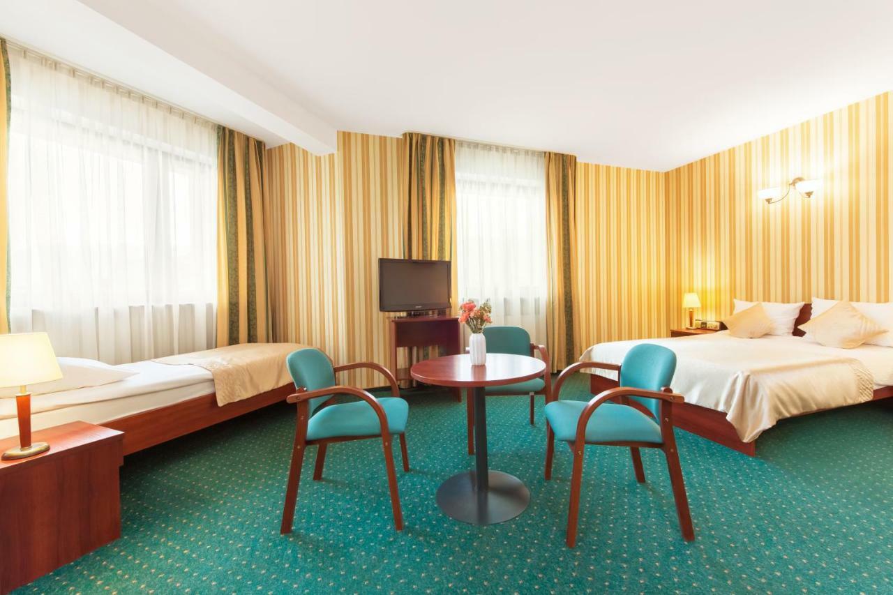 Hotel Arkadia Varşova Dış mekan fotoğraf
